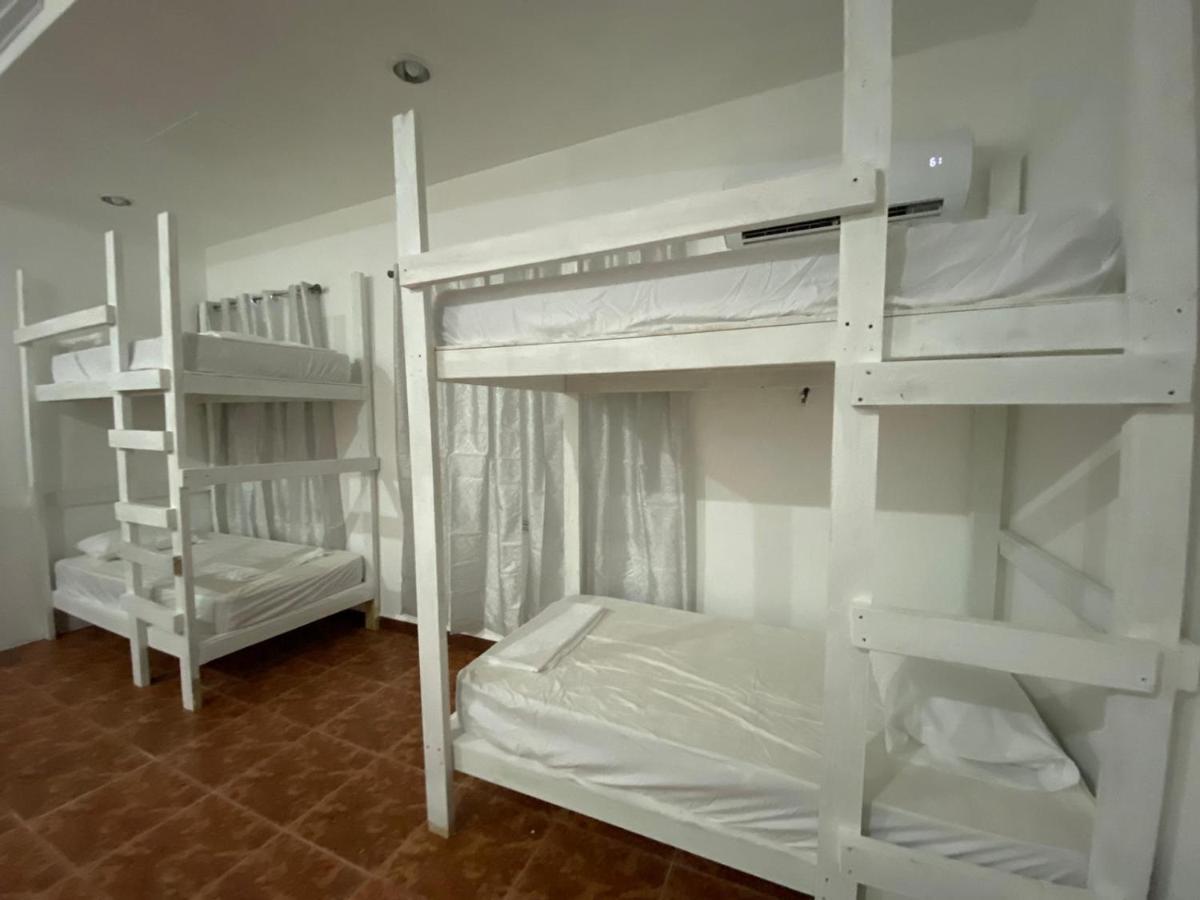 Beach Dorms San Juan Exterior photo